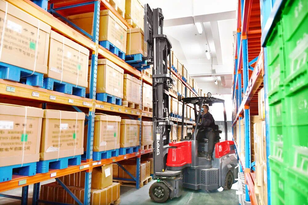 articulated forklift